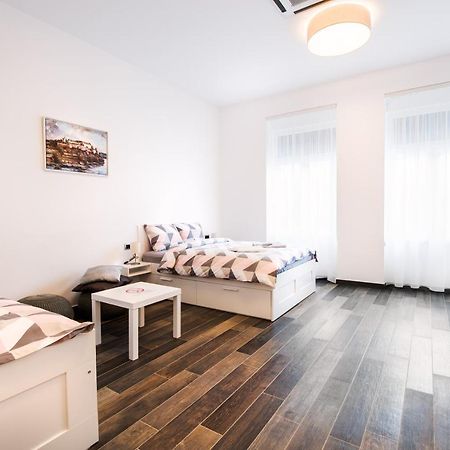 Apartmani Sterija Novi Sad Exterior foto
